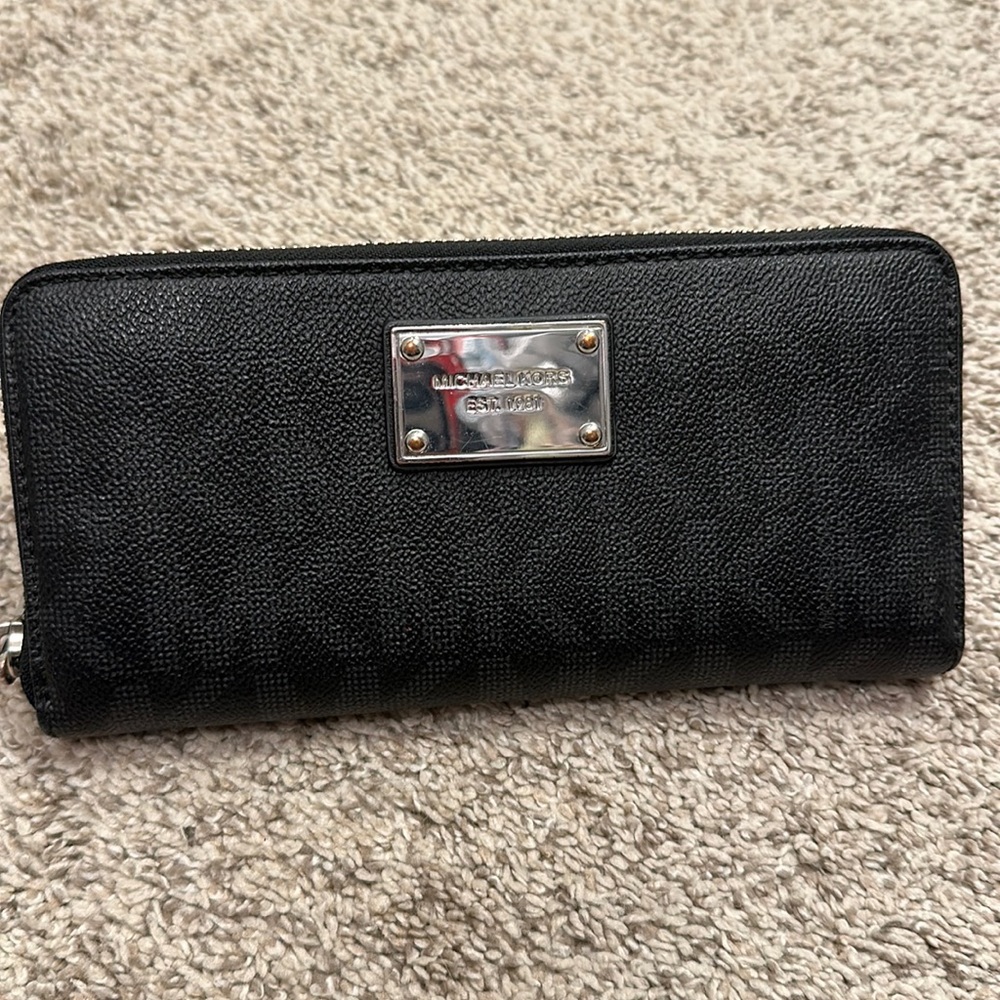 Michael Kors Wallet Womens black  Coated Canvas
Monogram Jet Set Continental